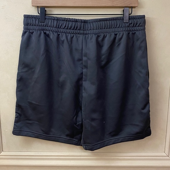 New! GymShark TRAINING SHORTS
Slim Fit - Picture 4 of 7